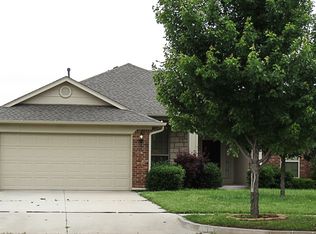 719 Hedgewood Dr, Moore, OK 73160