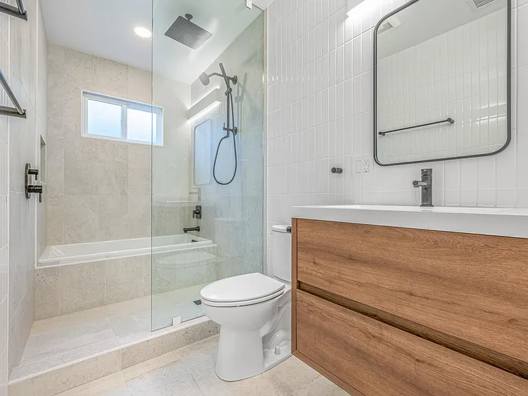 305 Strand St #B — Photo 10
