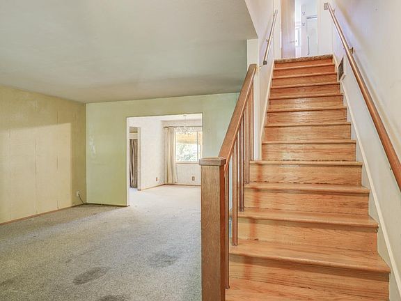 5th image of 561 Westwood Ct