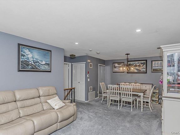 4th image of 62 Cambridge Drive W