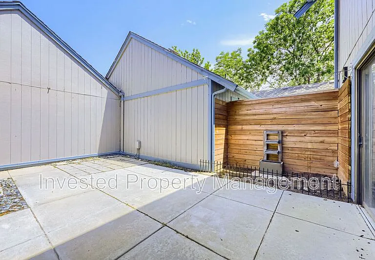 2501 S Victor St #E — Photo 11