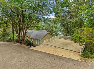 1720 Point Grand Dr, Savannah, TN 38372