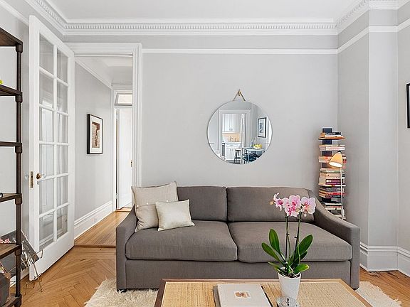 2nd image of 255 W 84th St APT 7F