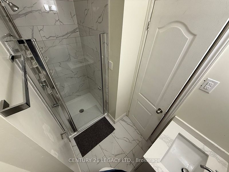 Brampton House for rent - 3 Bedrooms — photo 7