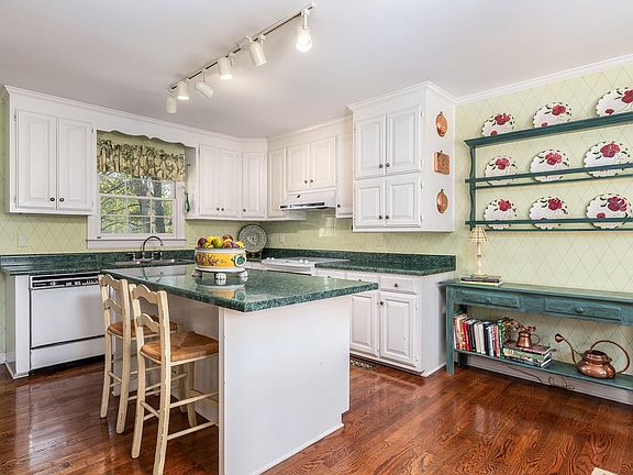 5th image of 2208 Londonderry Dr