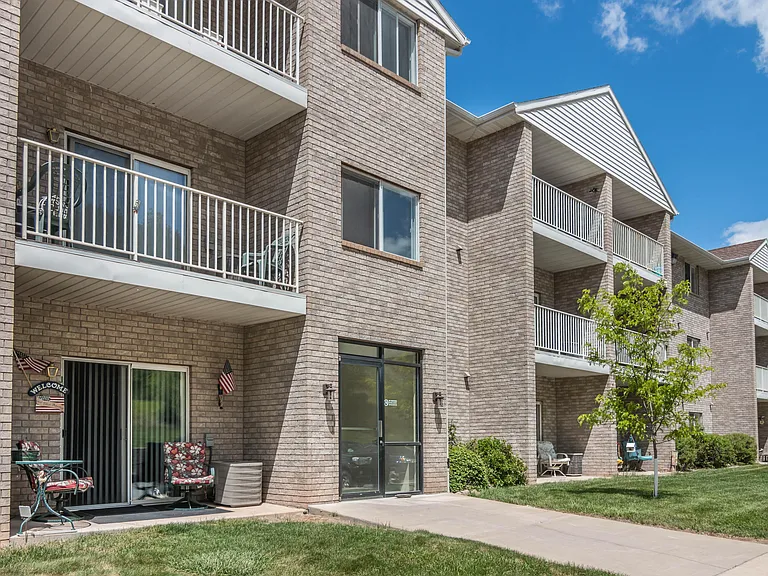 Alps Park Apartments — Photo 6
