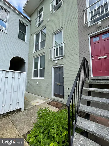 61 G St SW #B Photo 1