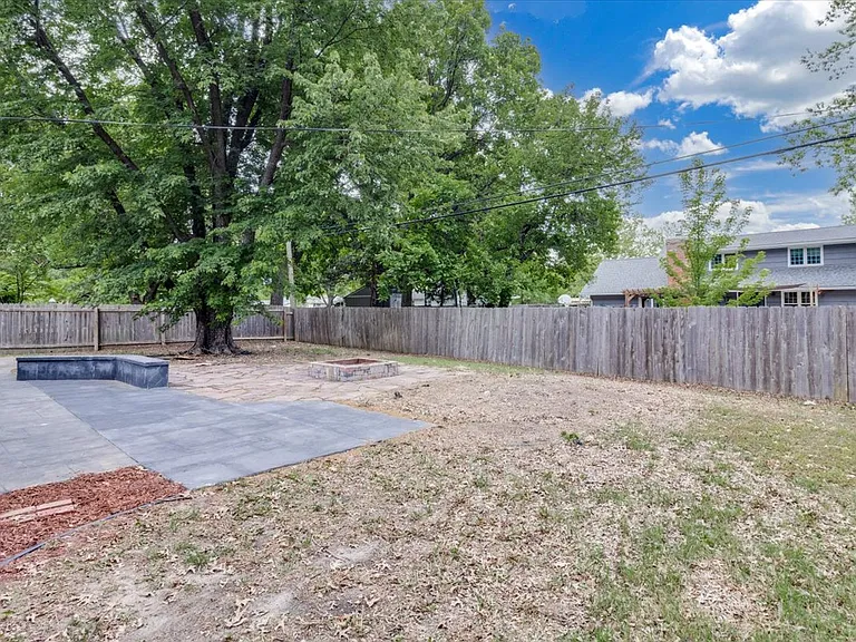 720 N Stratford Ln — Photo 37