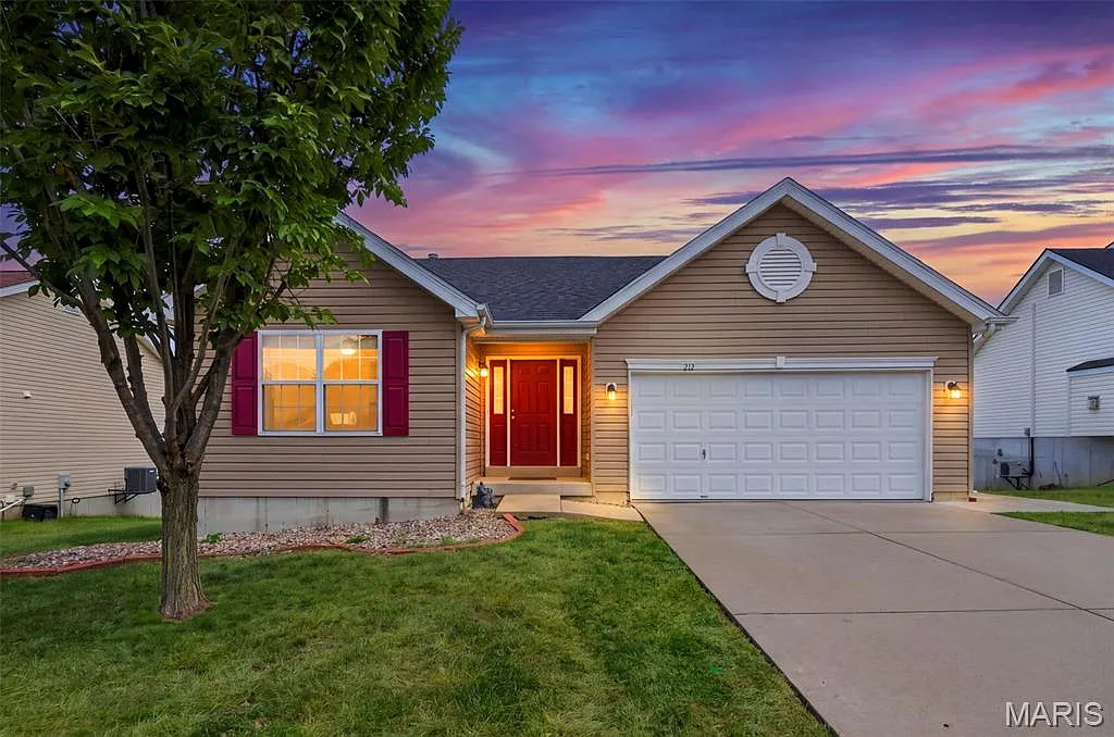 3 bed, 2.0 bath, 1400 sqft, $2,350 — Photo 1