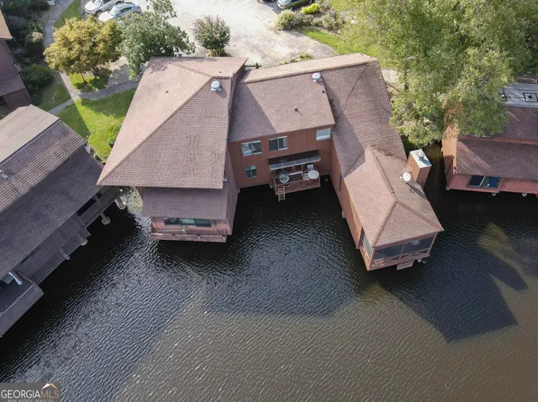 8 Northlake Cir, Peachtree City, GA 30269