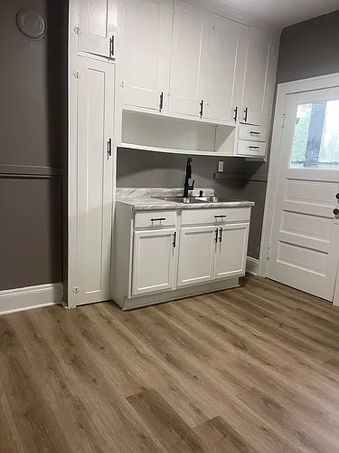 8602 Bancroft Ave #2 Photo 1