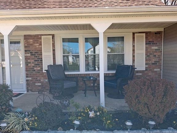 3rd image of 41 Evergreen Dr