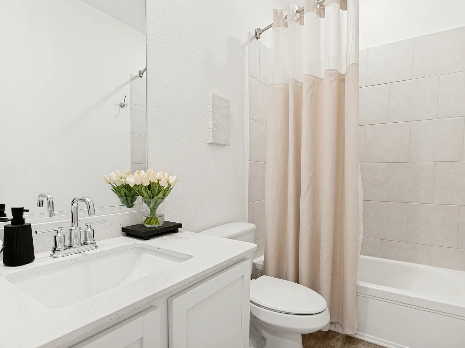 3 bed, 1883 sqft, $3,000 — Photo 4
