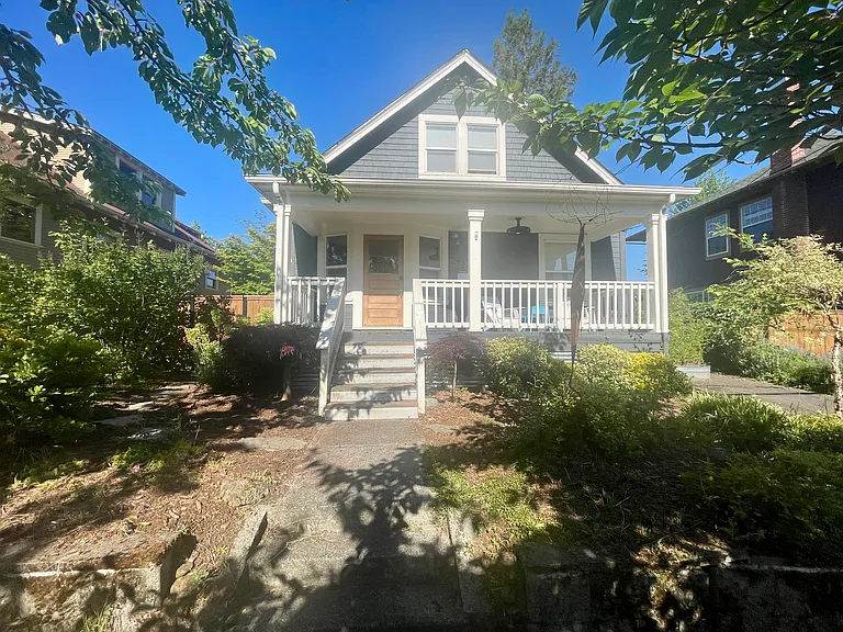 5635 NE 17th Ave — Photo 2