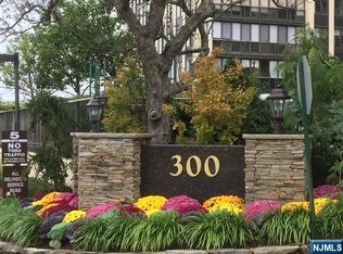 300 Winston Dr APT 2523, Cliffside Park, NJ 07010