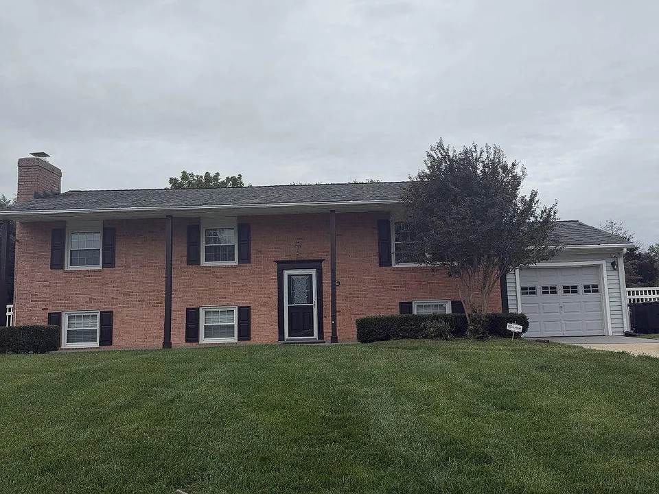 600 Lancelot Ln