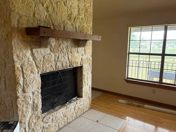 372 Spanish Grant Cir, Bandera, TX 78003