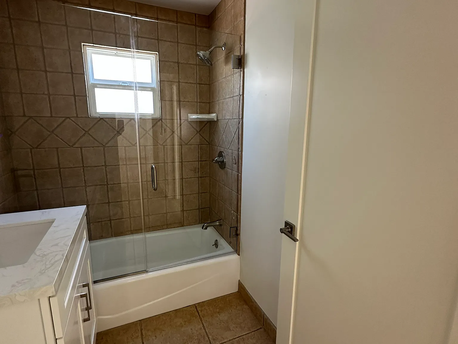 2 bed, 997 sqft, $3,400 — Photo 3
