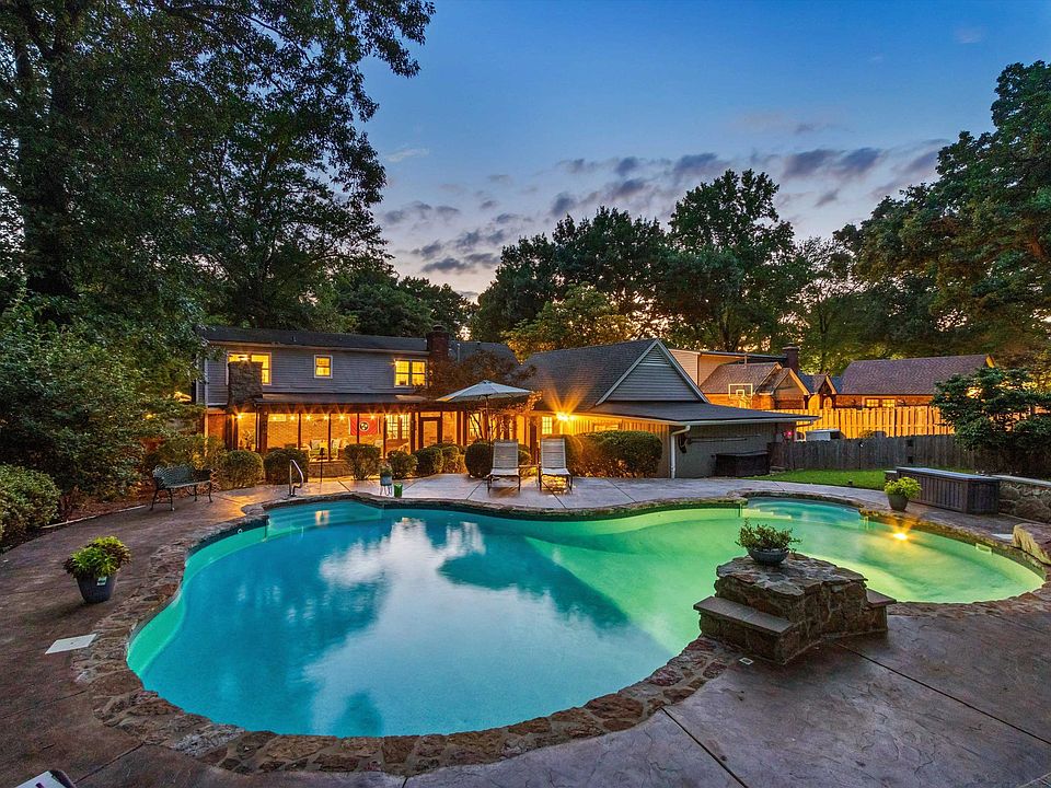 1st image of 2066 Knoll Ln
