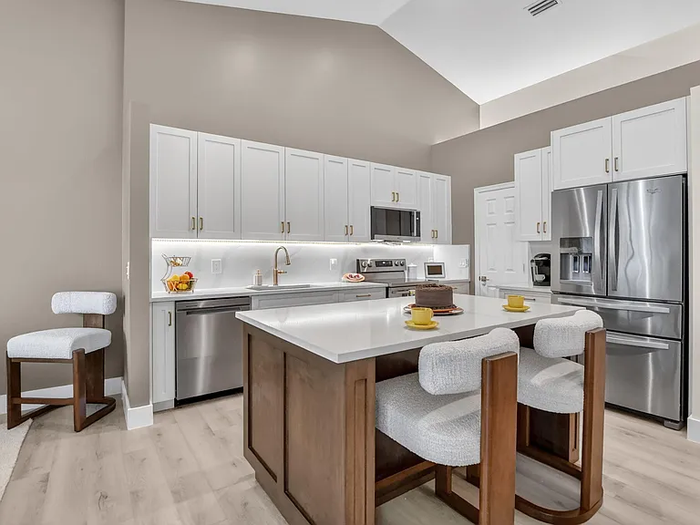 5801 Coach House Cir #E — Photo 5