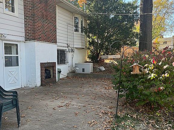 4th image of 7724 Oakland Ave