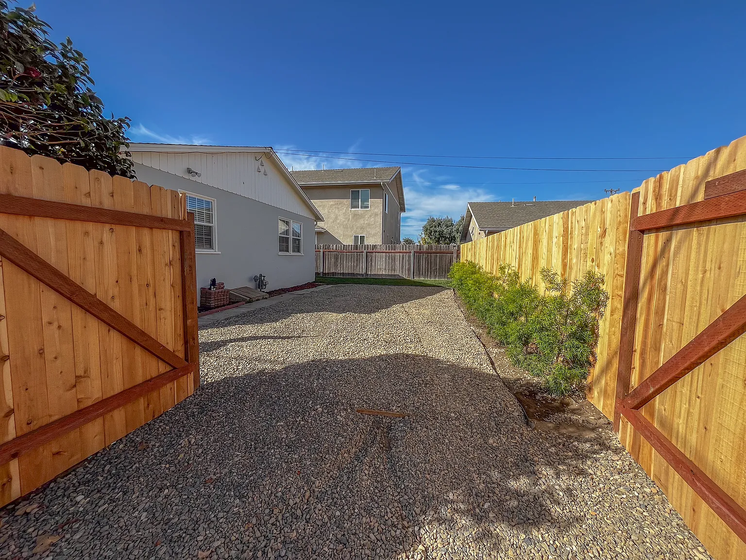 3 bed, 1260 sqft, $3,100 — Photo 3
