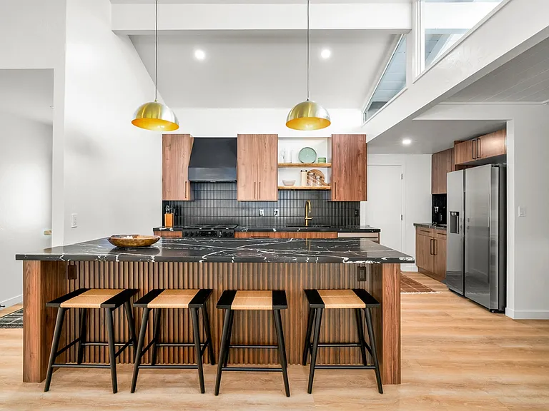 4558 Ehako St — Photo 10