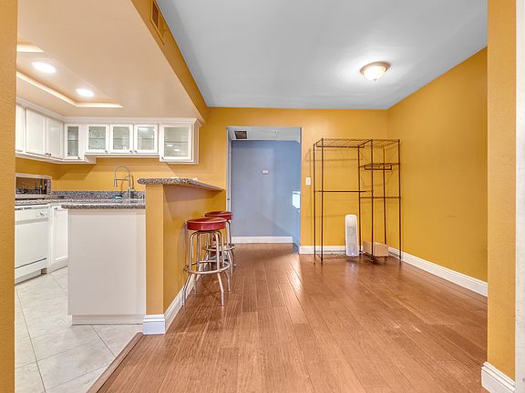 3rd image of 620 W Hyde Park Blvd Unit 124