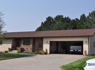 102 Circle Dr, Goodland, KS 67735