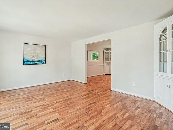 5th image of 4207 Avon Dr