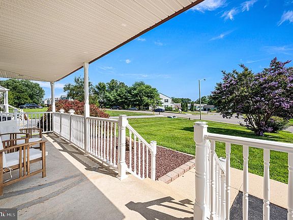 3rd image of 601 Orchard Way