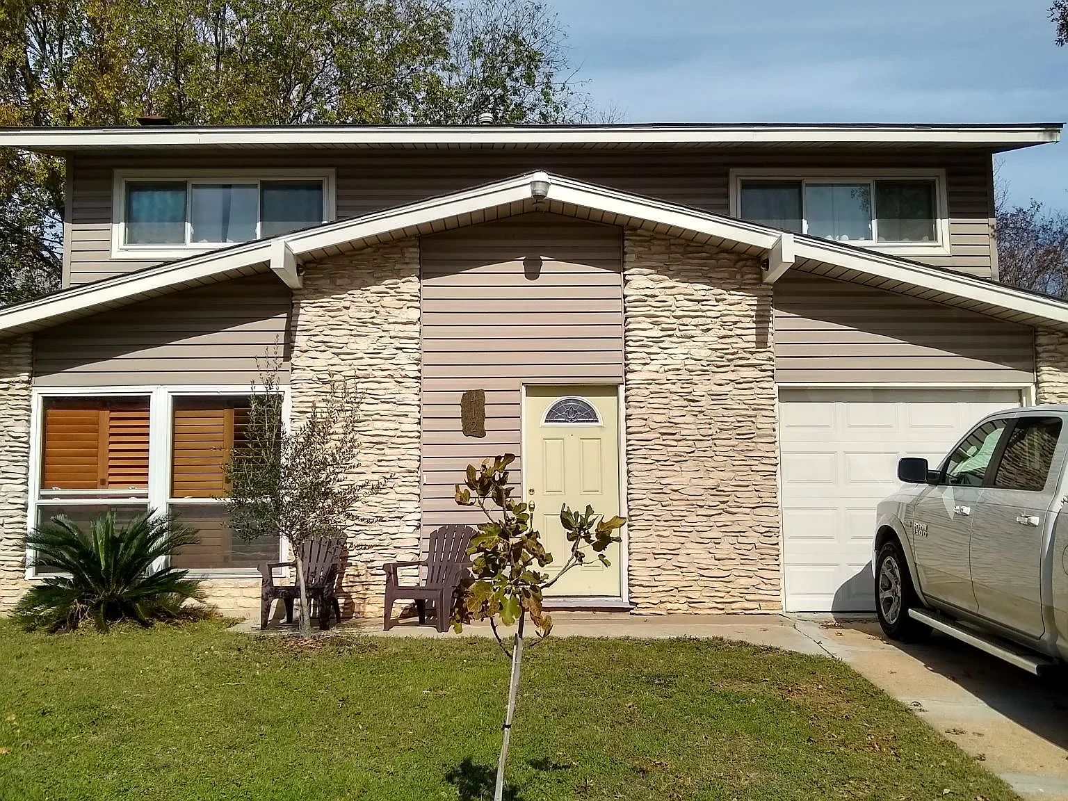 412 Ramble Ln — Photo 1