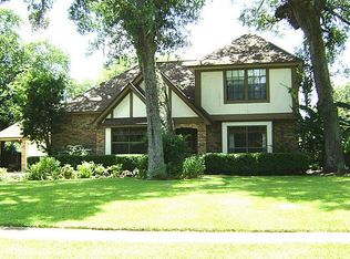 103 Arrowwood St, Lake Jackson, TX 77566