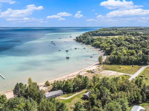 18680 Mission Rd, Traverse City, MI 49686