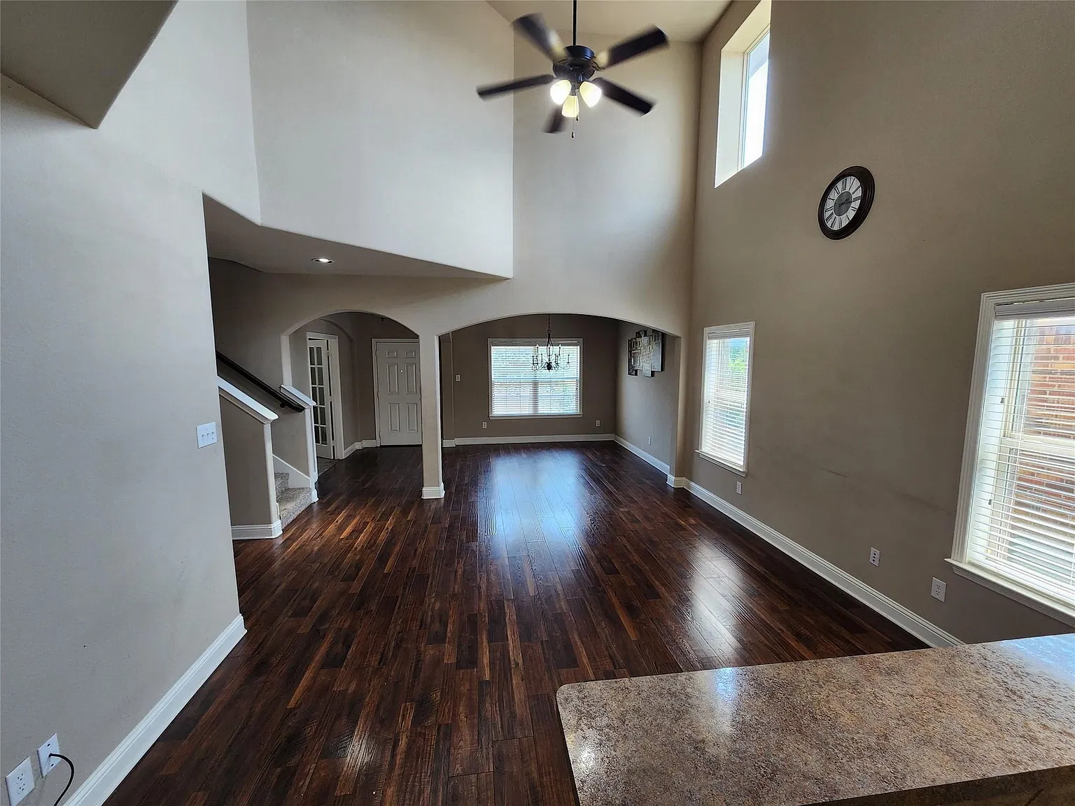 4 bed, 2062 sqft, $2,825 — Photo 4