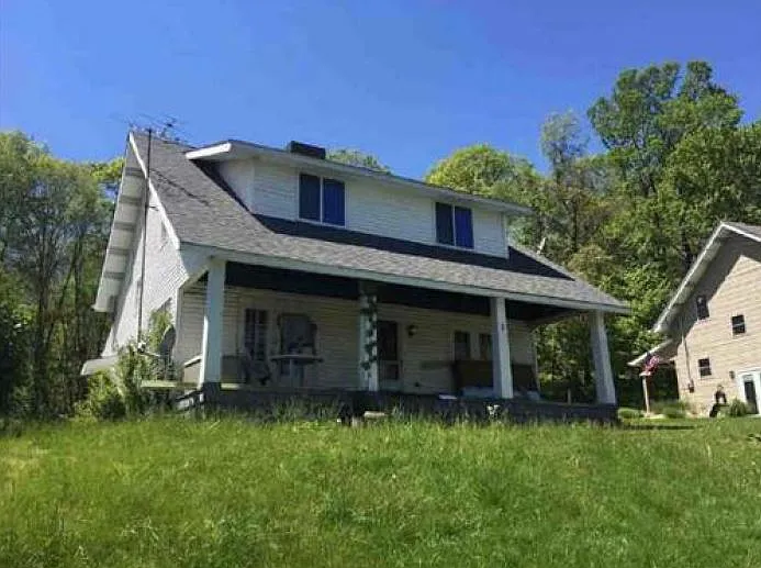 405 Railroad Ln photo 1