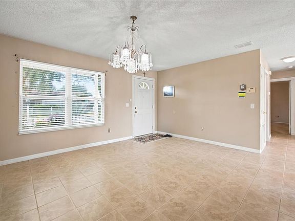 5th image of 35 HICKORY TRACK WAY