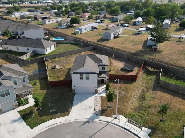 2221 Wirtz Bnd, Seguin, TX 78155