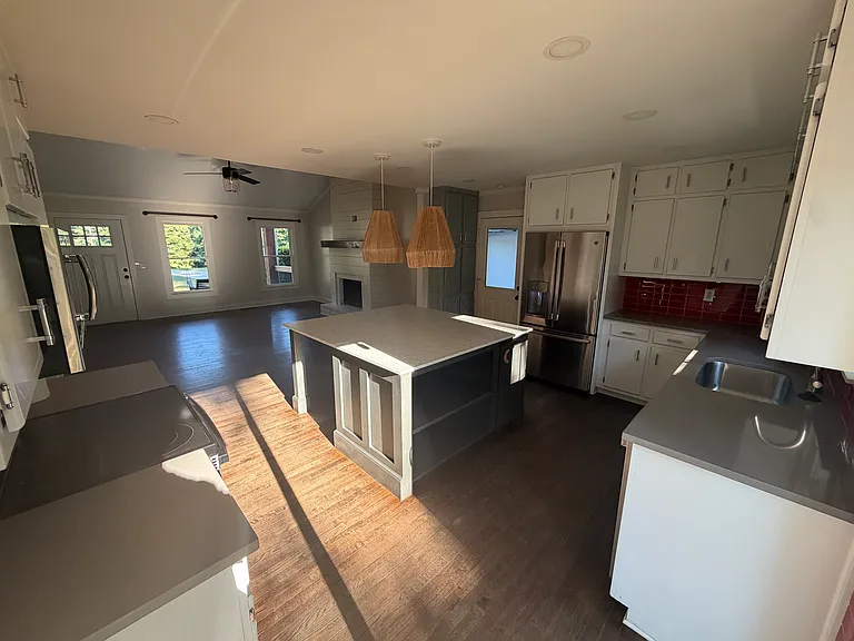 3270 Glasco Dr — Photo 5