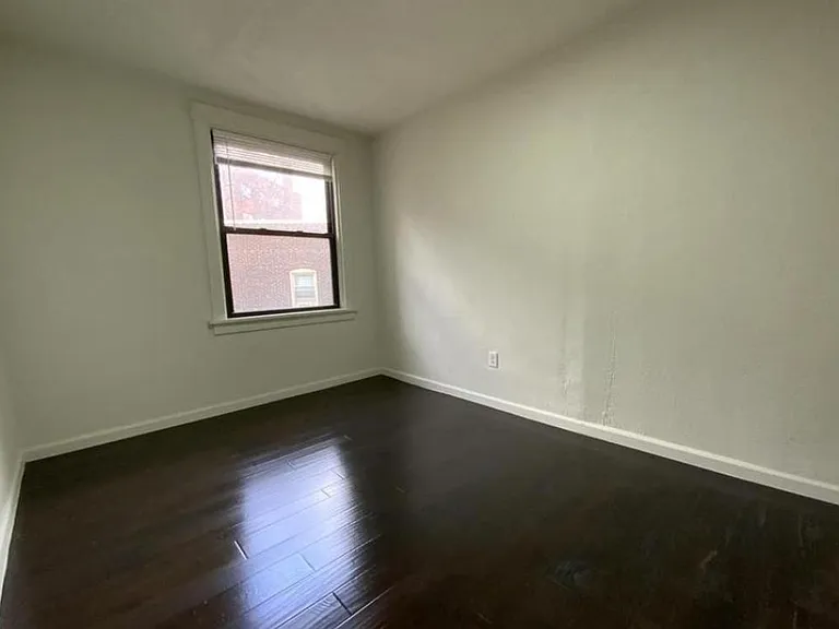 5673 Hobart St #10 — Photo 12