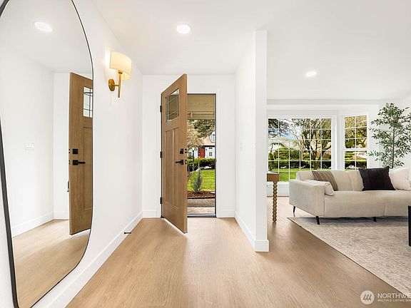 3rd image of 9802 Onyx Drive SW