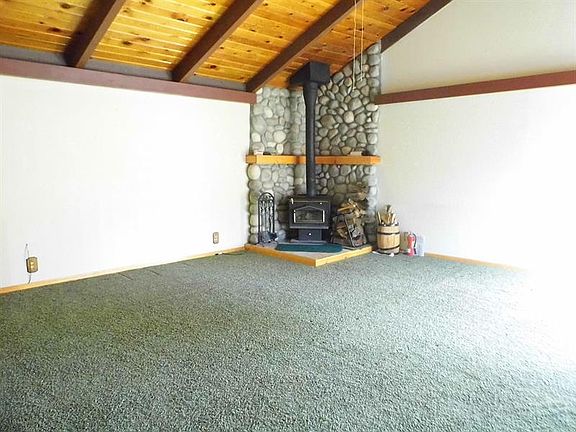 4th image of 627 Highland Ln
