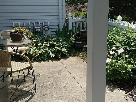 4th image of 30615 Cambridge Dr