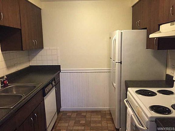 5th image of 50 Charter Oaks Dr APT 4