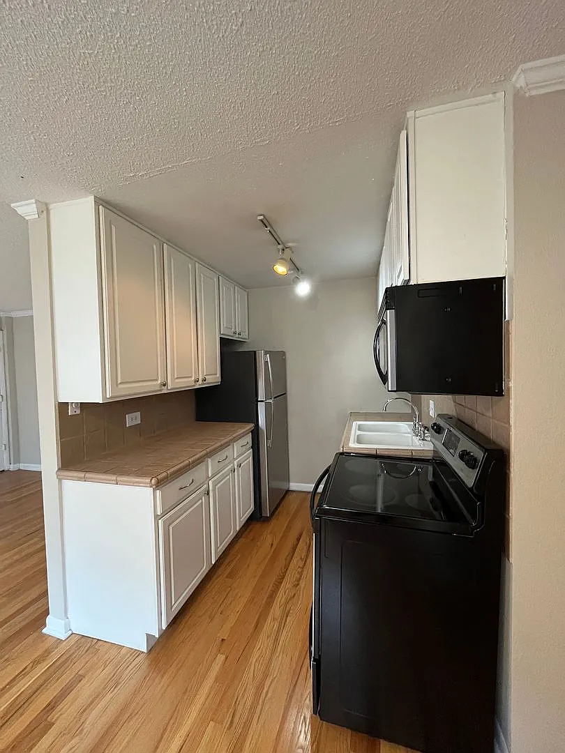1 bedroom condo in Denver — Photo 4