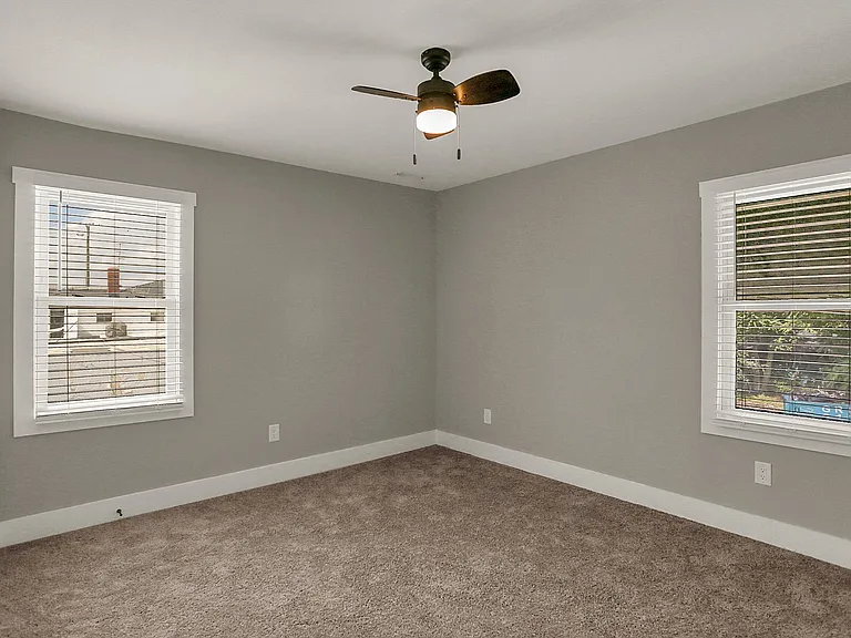 1117 E Naomi St — Photo 12