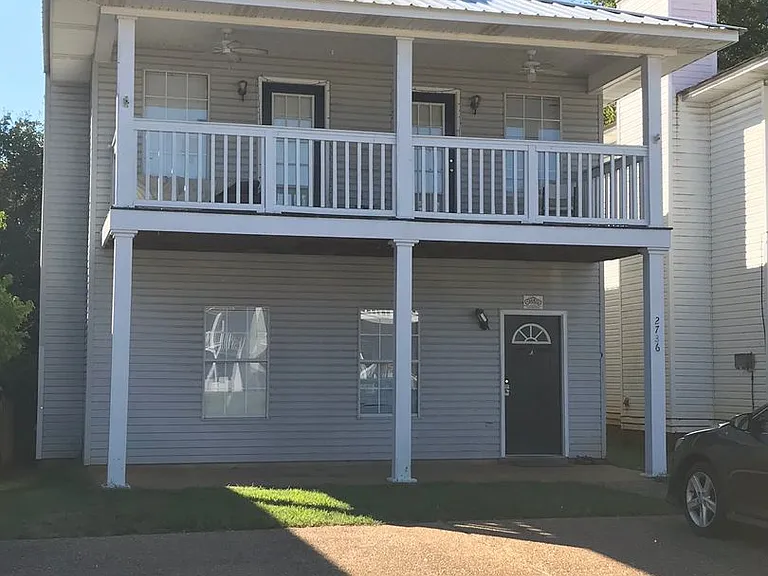 2736 Sumner Pl — Photo 2