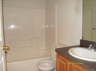 2263 Crystal Crossing Dr, Howell, MI 48843