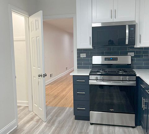 4th image of 5346 W Byron St Floor 2