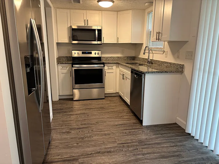 1629 N James Ave — Photo 2